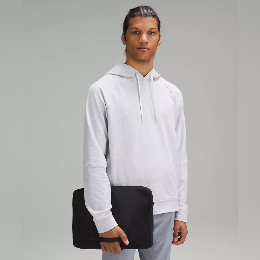 Lululemon New Crew Laptop Sleeve- Black - Picture 1 of 4